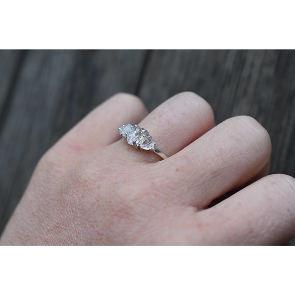 Alternative Engagement Ring Raw Stone Ring Rough Uncut Diamond Ring Mode… - Picture 5 of 6